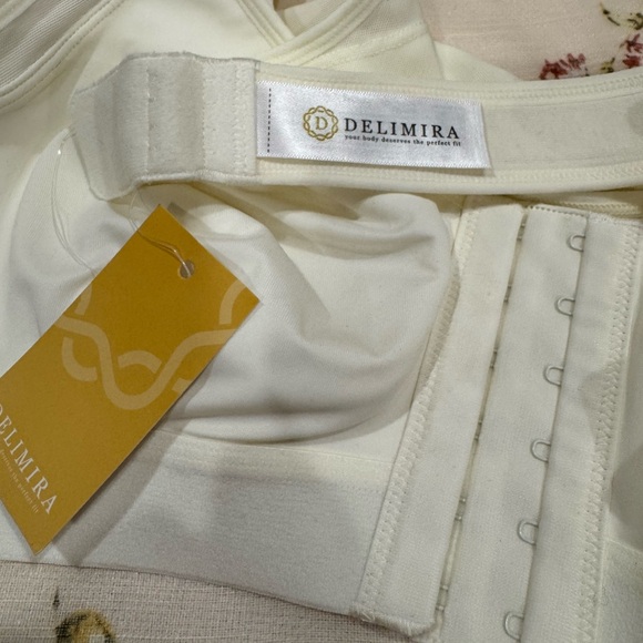 NWT DELIMIRA Wireless X-Shaped Back Posture Front Closure Ivory 38B - Picture 2 of 15